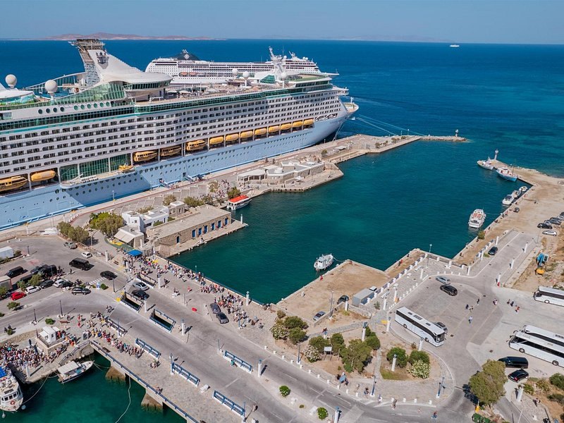 Cruise ships alongside the New Port at Tourlos, seen from the hill