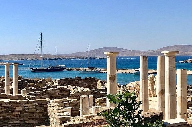 Mykonos Sail Cruise to Rhenia with a Guided Tour of Delos, Lunch and Drinks