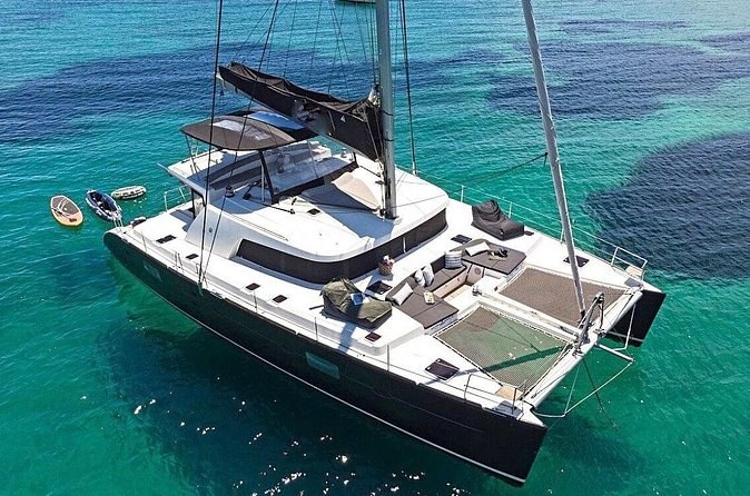 Premium Mykonos Catamaran Cruise with an Eight-Flavour Greek Feast
